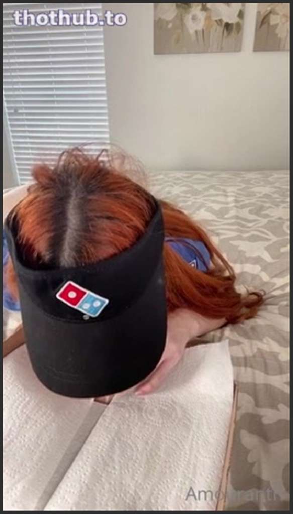 Amouranth masturbiert ihre saftige Möse