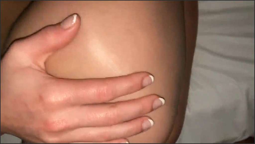 Angel Emily kriegt Sperma in Gesicht und Mund gespritzt