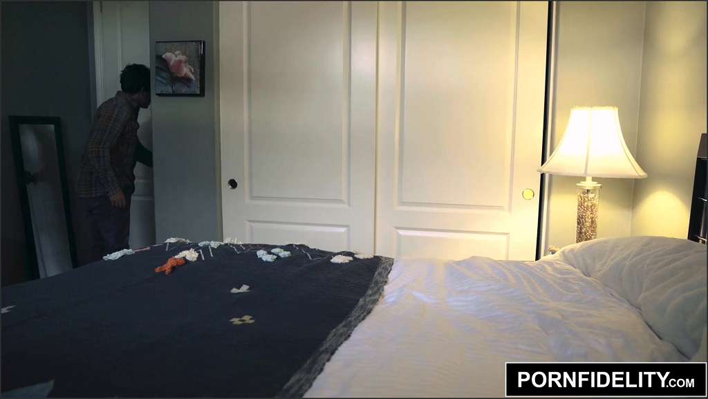 Bridgette B ficken sich mit Dildo in den Arsch
