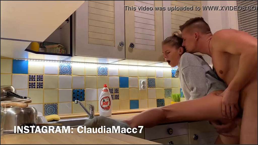 Claudia Mac Onlyfans Leaked lässt sich von hinten vögeln