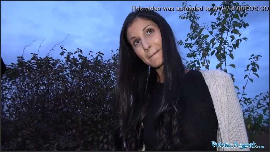 Coco Kiss die Wahl zwischen zwei feuchten Amateur Muschis