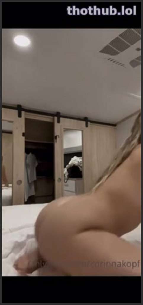 Corinna Kopf Girl masturbiert vor der Cam