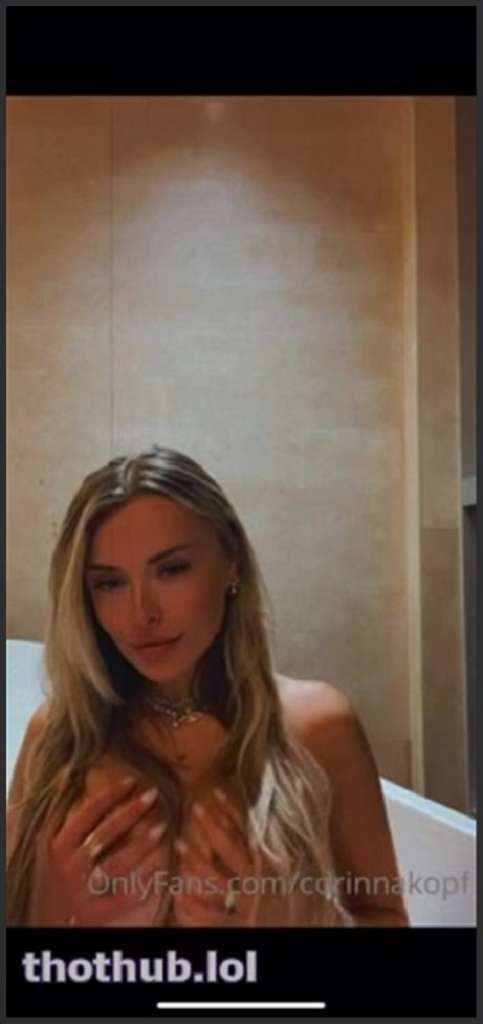 Corinna Kopf masturbiert ihr Pelzmöse mit Vibrator