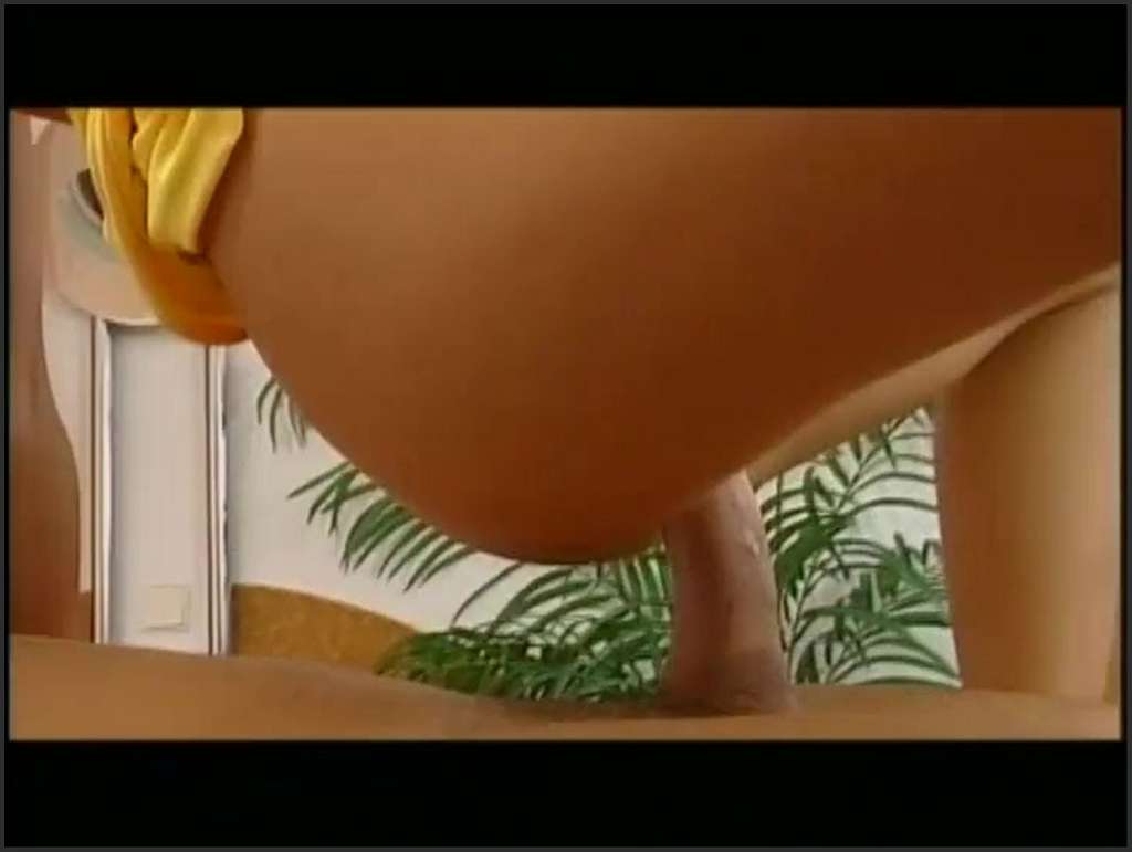 Denise La Bouche dicken Eiern gönnt sich junge Fotze süß sauer