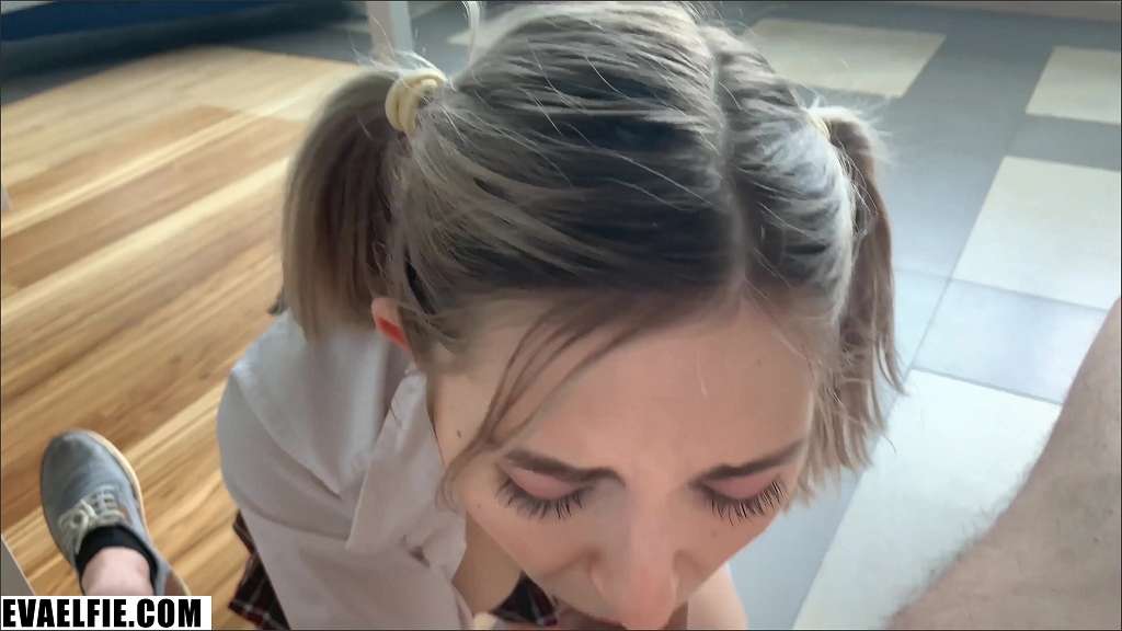 Eva Elfie Fick mit blonder reifen deutschen Milf Hausfrau privat Zuhause
