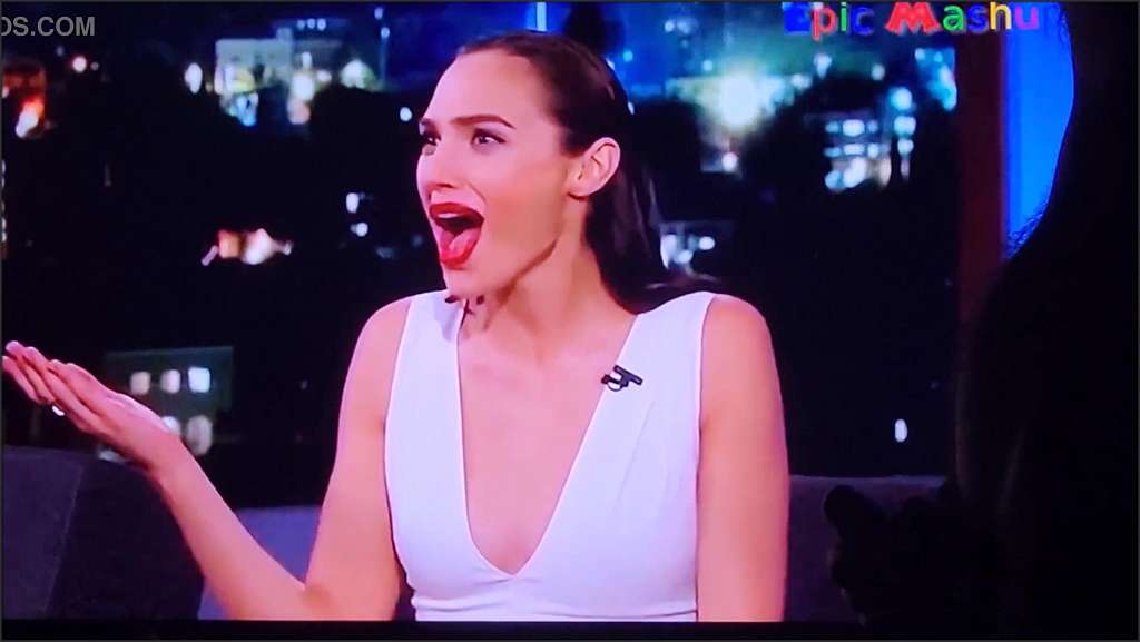 Gal Gadot Fummelei vor deinen Augen