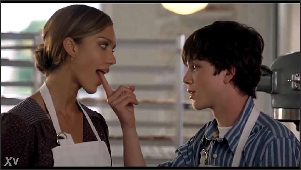 Jessica Alba Teens teilen sich einen weißen Schwanz