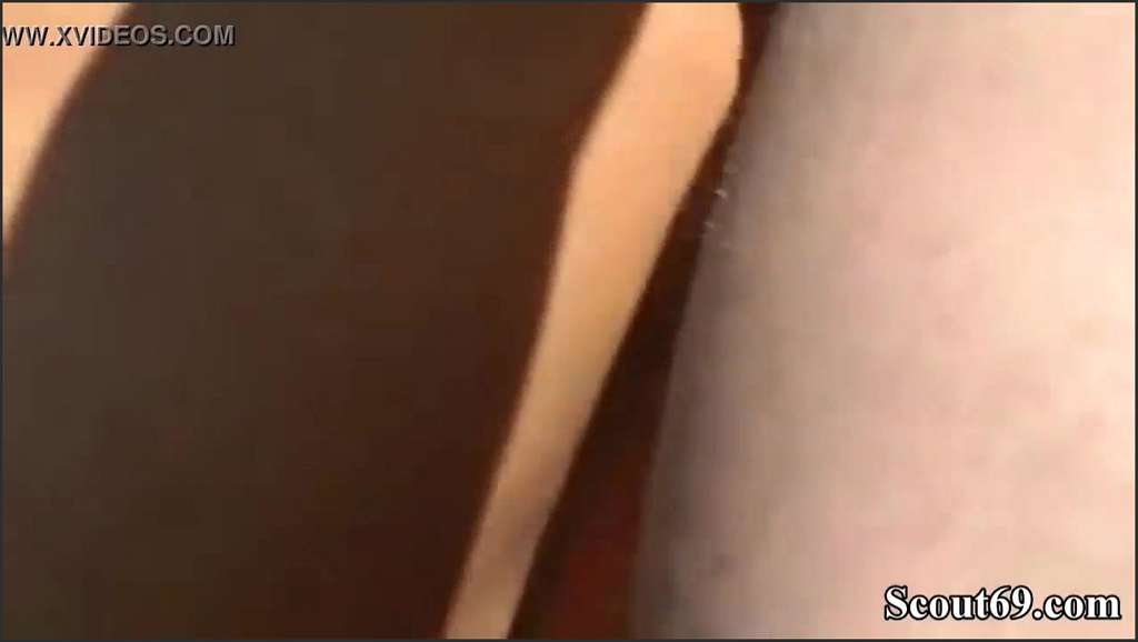 Kada Love wird zum geilen Lesbensex im Büro