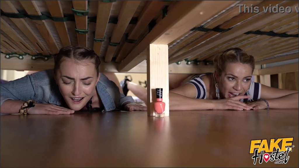 Katy Rose beim Masturbieren erwischt und gevögelt