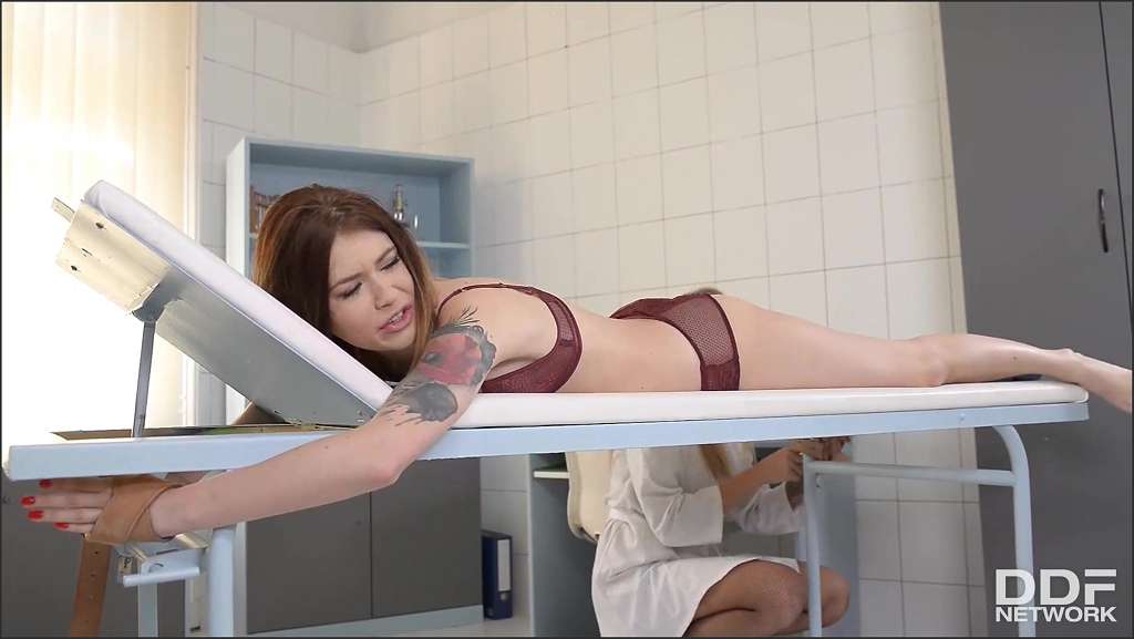 Kayla Green Rosella Extrem und beim Oral Dreier