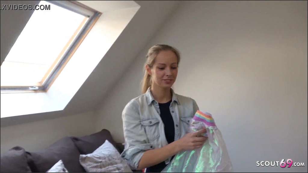 Kinuski Kakku darf in ihre gieriges Bumsloch