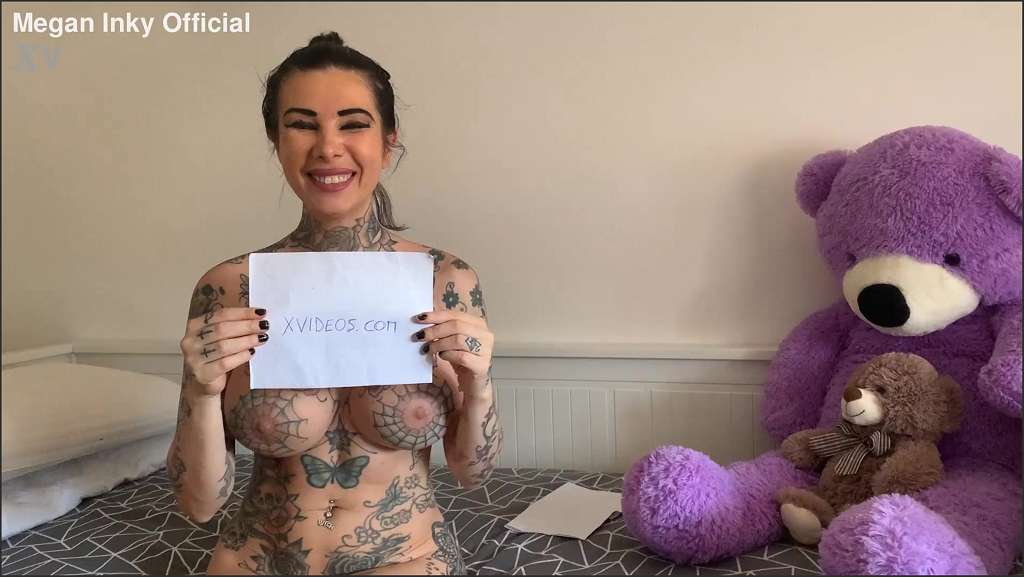 Megan Inky ihre Teen Stieftochter in der Küche zum Lesben Sex