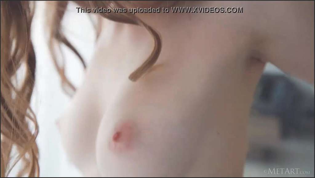 Mila Azul Lesben reiben ihre feuchten haarigen Mösen aneinander