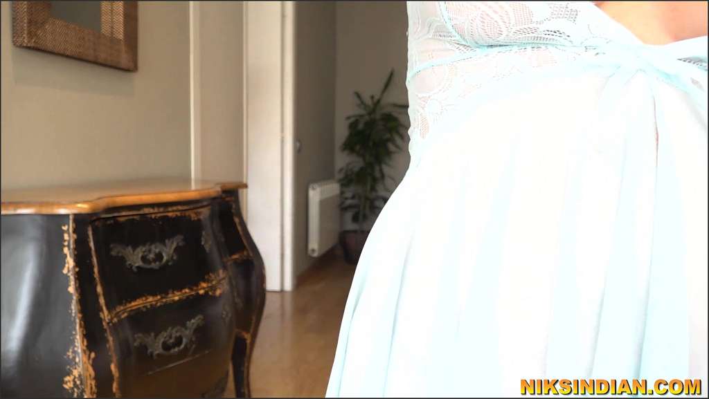 Montse Swinger Stiefmama beim Wichsen und greift zu