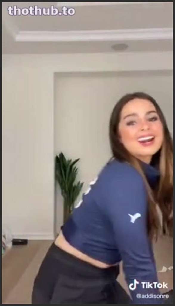 Addison Rae Taxifahrerin geil ist lässt sie sich von Kunden ficken