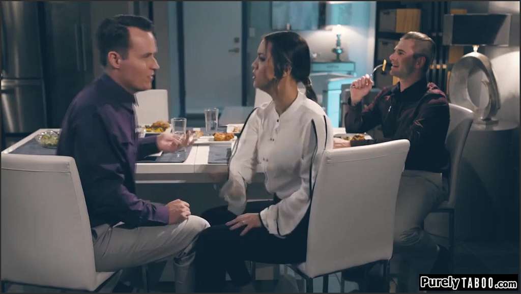 Alina Lopez lässt sich hart durchknallen und fesseln