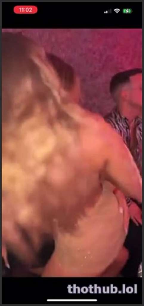 Elena Kamperi Hilfe beim Verwöhnen seine Arschfotze