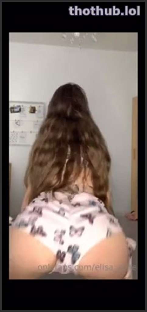 Elisa Aline Chefin masturbiert im Büro und kassiert einen Fick dafür